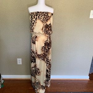 Yevette Mendel. NWT strapless dress. Size L